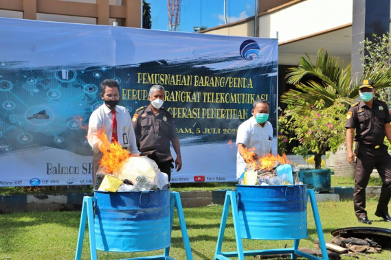 Ilustrasi: Pemusnahan perangkat ilegal dihadiri  para Penyidik Pegawai Negeri Sipil (PPNS) Balmon Mataram dan Kasi Korwas PPNS Polda NTB beserta anggotanya, bertempat di halaman Kantor Balmon Mataram, Senin (06/07/2021).