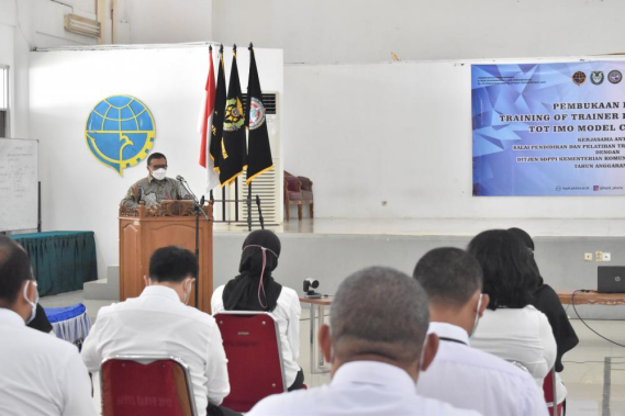 Ilustrasi: Direktur Operasi dan Sumber Daya Ditjen SDPPI Dwi Handoko menyampaikan arahan pada pembukaan diklat ToT for Instructor IMO bertempat di BP2TL Kemenhub, kamis (16/09/2021).