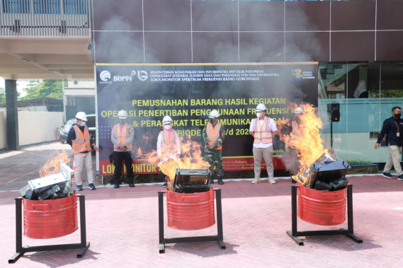 Ilustrasi: Loka Monitor Spektrum Frekuensi Radio Gorontalo memusnahkan 85 perangkat telekomunikasi ilegal  hasil penertiban yang dilakukan sejak 2013 hingga 2020, Rabu (27/10/2021).