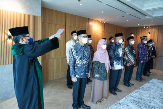 Ilustrasi: Rohaniawan mengambil sumpah 11 Pejabat Struktural di lingkungan UPT Monitor SFR Ditjen SDPPI, Kamis (14/04/2022).