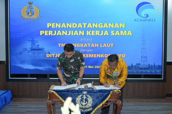 Ilustrasi: Plt Sesditjen SDPPI, Sabirin Mochtar dan Joko Edi Supriyanto Kepala Dinas Komunikasi dan Elektronika Angkatan Laut (Diskomlekal) menandatangani kerjasama, Selasa (31/05/2022).