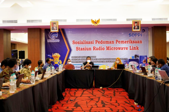 Ilustrasi: Direktur Pengendalian SDPPI Sabirin Mochtar memberi arahan dalam acara Sosialisasi Pedoman Pemeriksaan Stasiun Radio Microwave Link, Selasa (12/7/2022).