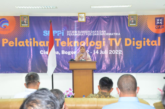 Ilustrasi: Siti Chadidjah, Ketua Tim Kerja Manajemen SDM, Organisasi, dan RB Ditjen SDPPI menyampaikan sambutan penutupan pelatihan Teknologi TV Digital, Kamis (14/07/2022).