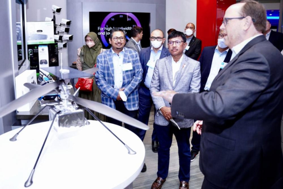 Ilustrasi: Dirjen SDPPI Ismail mendampingi Menteri Kominfo dalam kunjungan ke salah satu vendor telekomunikasi di Amerika Serikat .