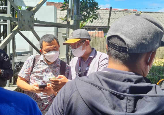 Ilustrasi: Tim Direktorat Operasi Sumber Daya dan Tim Balmon Banjarmasin melaksanakan  pemasangan  QR Code untuk penandaan stasiun pemancar yang memiliki Izin Stasiun Radio (ISR) Minggu (07/08/2022).