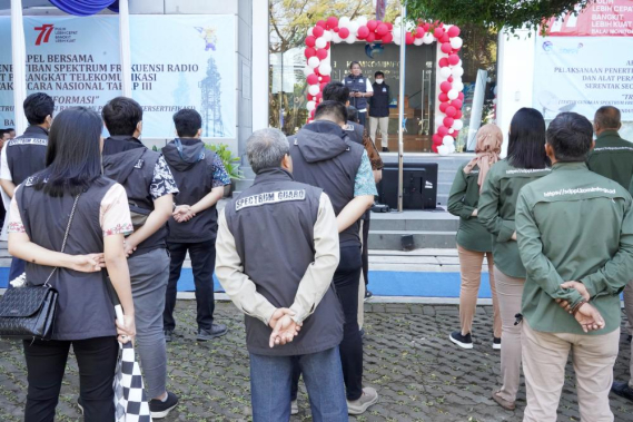 Ilustrasi: Direktur Pengendalian SDPPI Sabirin Mochtar menyampaikan sambutan Apel Bersama Pekan Penertiban Nasional Tahap III di UPT Bandung, Jumat (19/8/2022).