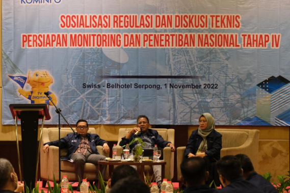 Ilustrasi: Direktur Pengendalian SDPPI Sabirin Mochtar didampingi Ketua Tim