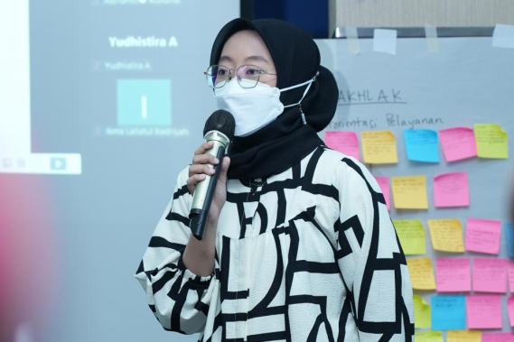 Ilustrasi: Seorang peserta memaparkan hasil diskusi kelompoknya pada salah sesi pembinaan mental, Kamis (9/12/2022).
