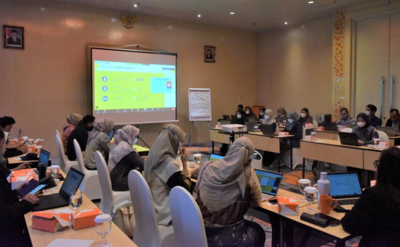 Ilustrasi: Peserta sosialisasi perpajakan Ditjen SDPPI sedang menyimak paparan Penyuluh Pajak Ahli Madya Ditjen Pajak (DJP) Eko Ariyanto Kementerian Keuangan, Kamis (09/02/2023).