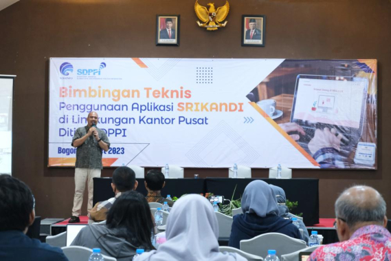 Ilustrasi: Ketua TIm Kerja Umum dan Rumah Tangga Dimas Yanuarsyah membuka kegiatan Bimtek Srikandi mewakili Sesditjen SDPPI, Kamis (09/03/2023).