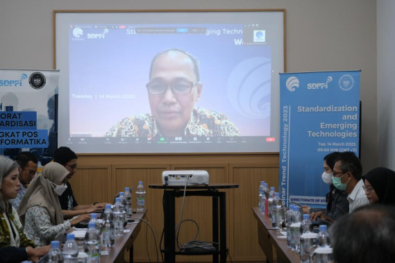 Ilustrasi: Direktur Standardisasi Perangkat Pos dan Informatika Mulyadi dalam kegiatan Webinar Trend Technology bertema “Standardization &amp; Emerging Technologies” , Selasa (14/03/2023).