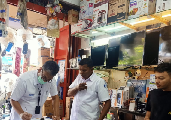 Ilustrasi: Tim Balmon Aceh didampingi oleh Ditreskrimsus Polda Aceh dan Hubdam Iskandar Muda melakukan pemeriksaan perangkat telekomunikasi yang dijual di salah satu toko elektronik.
