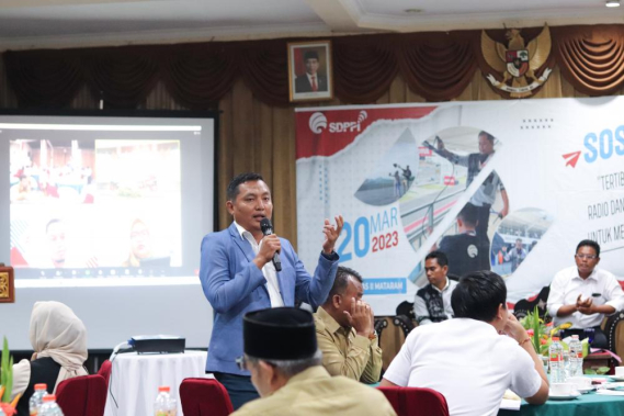 Ilustrasi: Kepala Balmon Mataram, Kasno memberi sambutan dalam kegiatan sosialisasi Tertib Penggunaan Frekuensi Radio dan Perangkat Telekomunikasi untuk Mendukung Ekosistem Digital, Senin (20/03/2023).