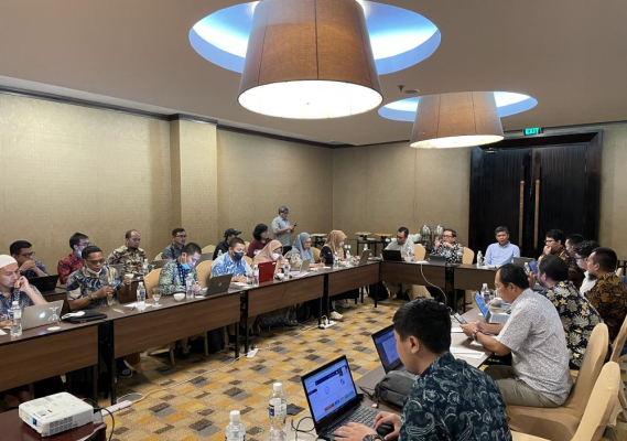 Ilustrasi: Ketua Tim Kerja Penertiban Spektrum Frekuensi Radio (SFR) dan Alat Perangkat Telekomunikasi (APT) Hasyim Fiater, memimpin kegiatan Aplikasi Trouble Ticket Wilayah Sumatra dan Kalimantan, Jum'at (17/03/2023).