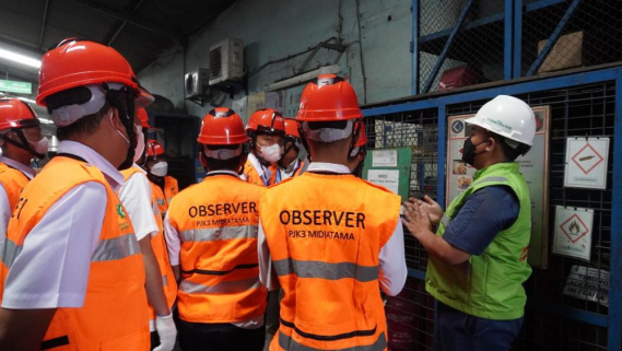 Ilustrasi: Para peserta pelatihan Kesehatan dan Keselamatan Kerja (K3) dan Sertifikasi Ahli K3 Umum yang tersertifikasi Kementerian Ketenagakerjaan RI dalam kunjungan ke perusahaan.