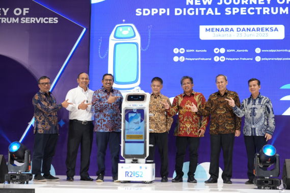 Ilustrasi: Robot pintar R2S2 pada kemunculan perdana di tengah Pejabat Eselon I dan Eselon II Kemkominfo, Jum'at (23/06/2023).