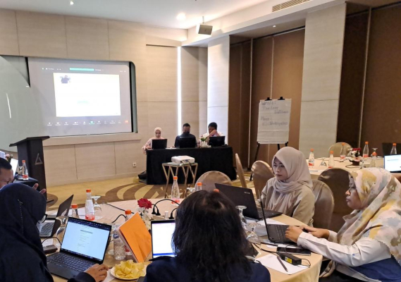 Ilustrasi: Para peserta pelatihan audit Internal Sistem Manajemen Mutu ISO 9001:2015 mengikuti kegiatan dengan antusias.