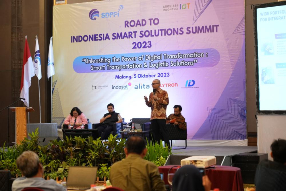 Ilustrasi: Para narasumber dalam kegiatan Seminar IoT di Malang, Kamis (05/10/2023).