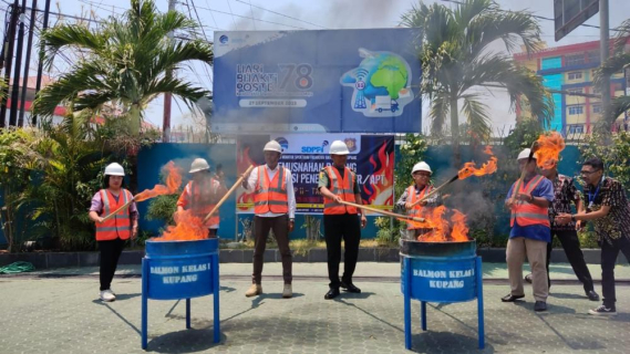 Ilustrasi: Pelaksanaan Pemusnahan Alat/Perangkat Telekomunikasi di halaman kantor Balmon Kupang, Kamis (26/10/2023).