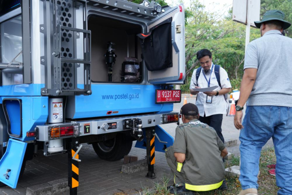 Ilustrasi: Pengecekan mobil monitoring yang akan digunakan oleh UPT Monitor SFR dilakukan oleh Tim dari Direktorat Pengendalian SDPPI, Selasa (31/10/2023).