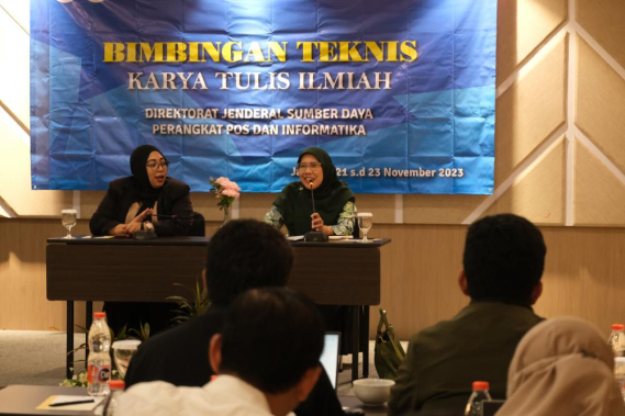 Ilustrasi: Ketua Tim Manajemen SDM, Organisasi, dan RB Siti Chadidjah membuka kegiatan Bimtek Penulisan Karya Tulis Ilmiah,didampingi narasumber BRIN, Selasa (21/11/2023).