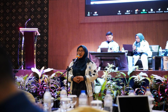 Ilustrasi: Ketua Tim Kerja Monitoring dan Evaluasi Spektrum Frekuensi Radio dan Alat Perangkat Telekomunikasi Direktorat Pengendalian SDPPI, Andi Faisa Achmad memberi sambutan dalam kegiatan Evaluasi Capaian Kinerja, Rabu (13/12/2023).