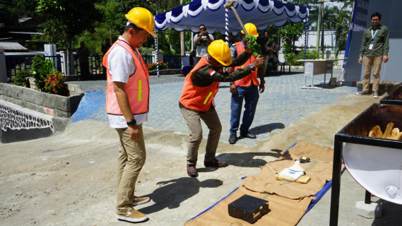 Ilustrasi: Kepala Balmon Jayapura Rachim Pribadi melakukan pemusnahan secara simbolis terhadap perangkat ilegal pada Kamis (11/01/2024).