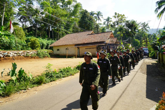 Ilustrasi: Peserta Pelatihan Berganda Siswa Pegawai Pemerintah dengan Perjanjian Kerja (PPPK) Ditjen SDPPI), melakukan kegiatan long march di Cikalong Wetan, Kabupaten Bandung Barat, Jawa Barat, Jumat (26/01/2024).