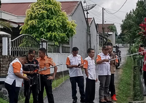Ilustrasi: Simulasi komunikasi radio kebencanaan via satelit juga dilakukan di sekitar lokasi hotel usai kegiatan paparan dari para narasumber, Selasa (20/02/2024).