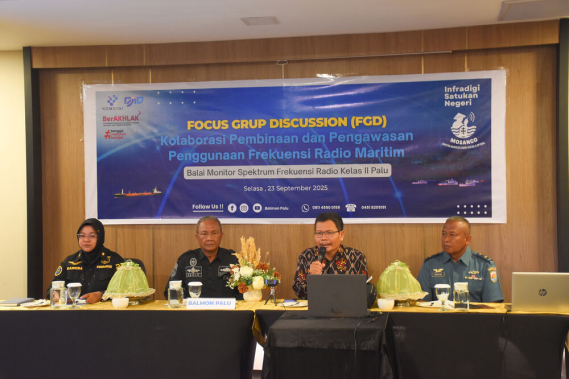 Ilustrasi: Kepala Balmon Palu Hermanto (kedua dari kiri) saat memeberikan sambutan FGD Kolaborasi Pembinaan dan Pengawasan Penggunaan Frekuensi Radio Maritim, Palu Selasa (23/09/2025)